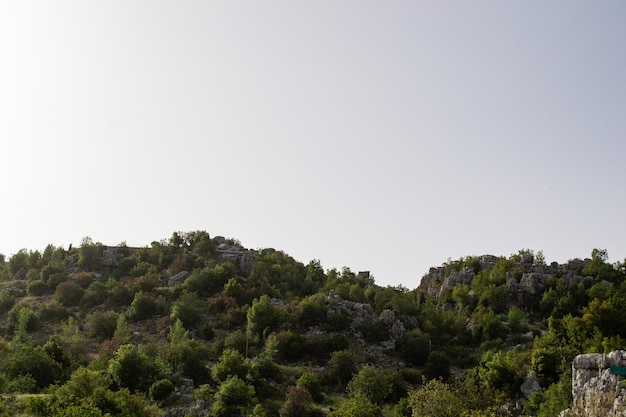 Budynek ośrodka narciarskiego Faraya Liban Mountains ruiny zamku na Bliskim Wschodzie