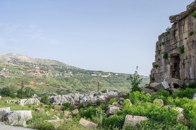 Budynek ośrodka narciarskiego Faraya Liban Mountains ruiny zamku na Bliskim Wschodzie