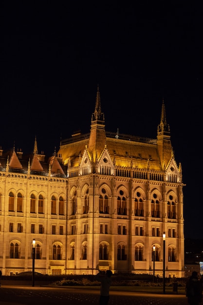 Budynek parlamentu węgierskiego w Budapeszcie.