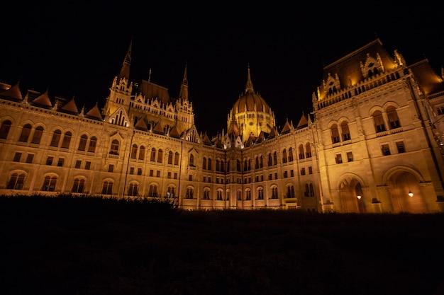 Budynek Parlamentu Węgierskiego W Budapeszcie.