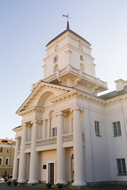 budynek ratusza na placu Wolności