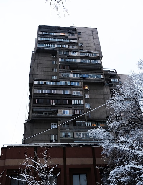 Budynki mieszkalne z czasów sowieckich zimą
