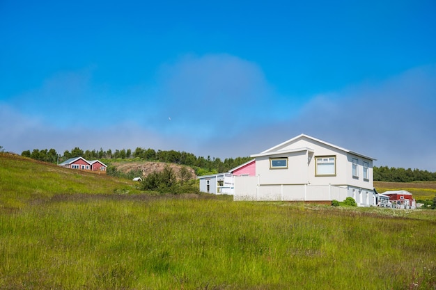 Budynki na wyspie Hriesy w Eyjafjordur w Islandii