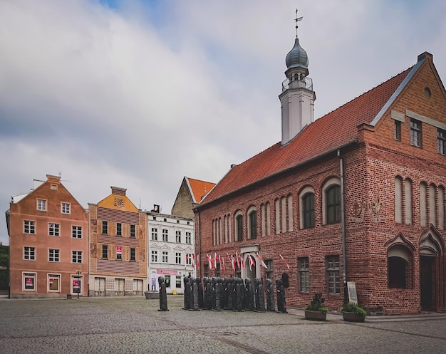 Budynki przeciwko niebu w mieście