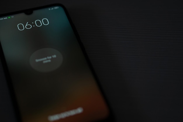 Zdjęcie budzik w telefonie alarm w telefonie zadzwonił o 6 rano skopiuj miejsce