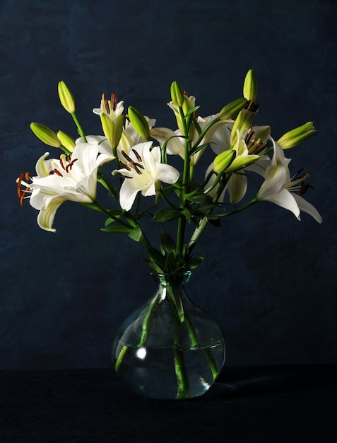 Bukiet białych lilii
