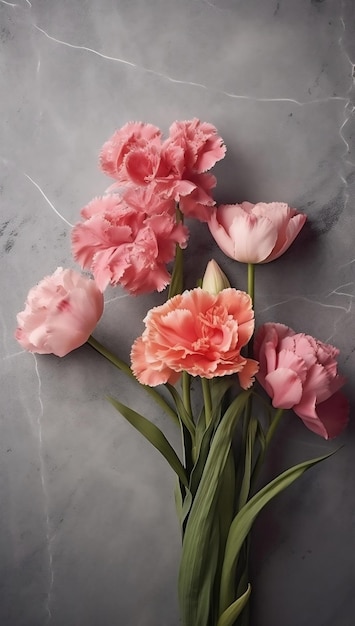 Bukiet różowych kwiatów na marmurowym tle