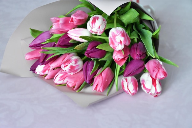 Zdjęcie bukiet różowych tulipanów