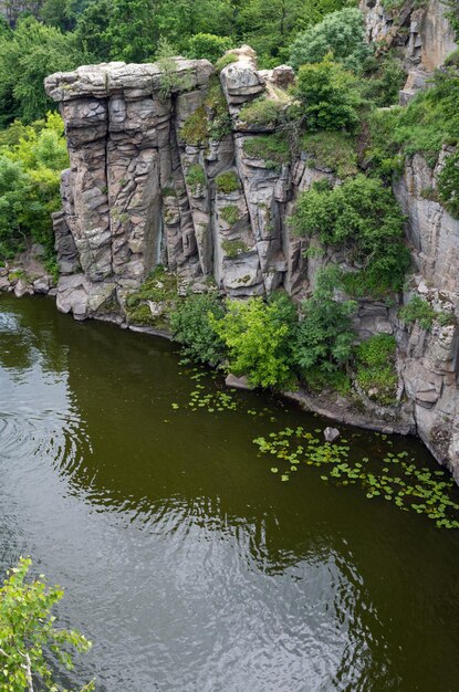 Buky kanion lato krajobraz rzeka Hirskyi Tikych Czerkasy Region Ukraina