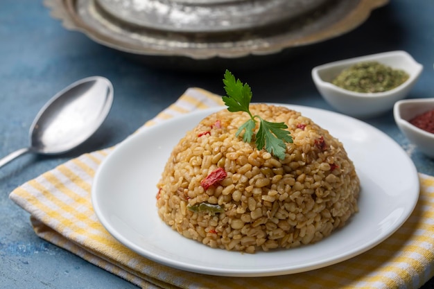 Bulgur pilaw z Firik (turecka nazwa; firikli bulgur pilavi)