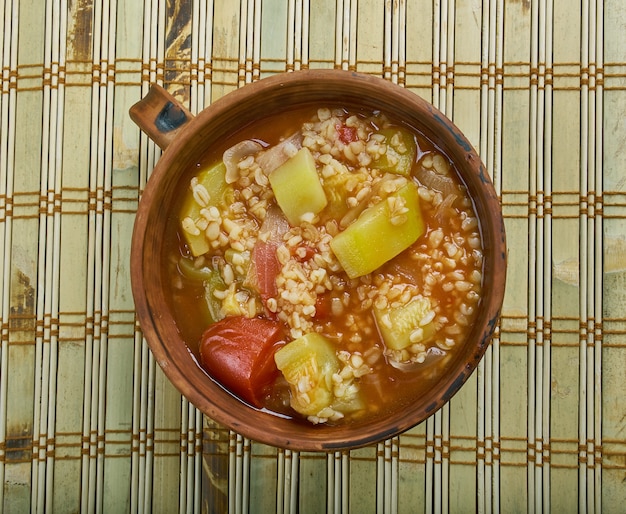 Bulgurl Kabak Yemegi Bulgur Z Cukinią, Tureckie Danie Letnie