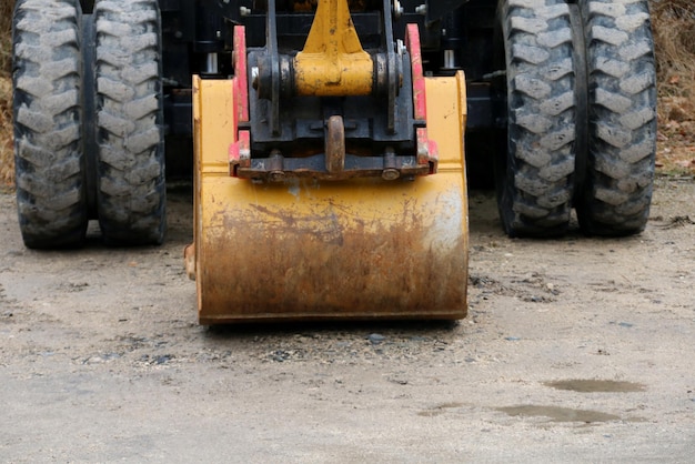 Zdjęcie bulldozer na drodze.