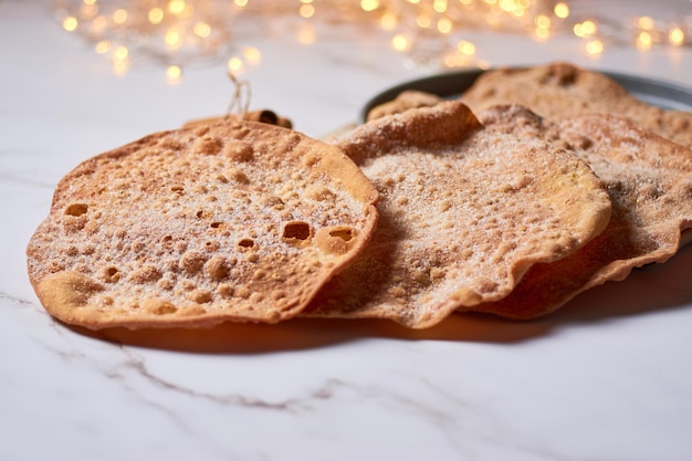 Bunuelos Placki z ciasta mącznego, które jest smażone