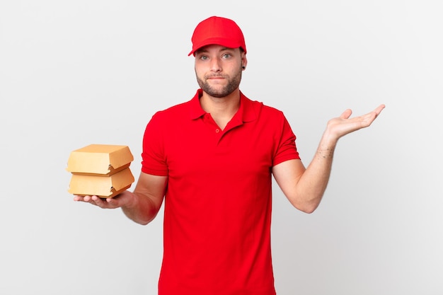 Burger Dostarcza Człowieka, Który Czuje Się Zakłopotany, Zdezorientowany I Wątpi