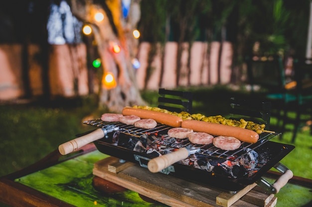 Burgery, kiełbaski i grill