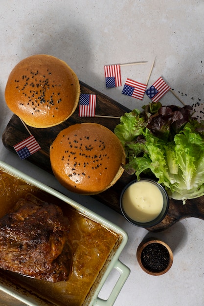 Zdjęcie burgery z układem flag usa widok z góry