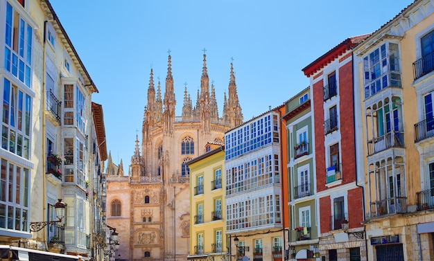 Burgos w centrum kolorowe fasady w Castilla Hiszpania