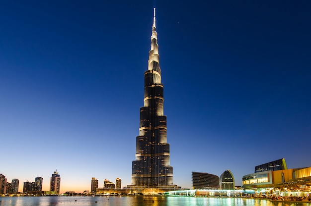 Burj Khalifa Nocą W Dubaju