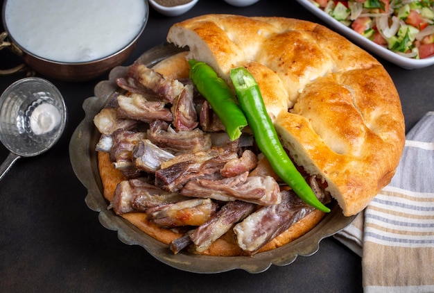 Buryan kebab to potrawa mięsna pochodząca z regionów Siirt i Bitlis, nazywana również Perive w języku arabskim.