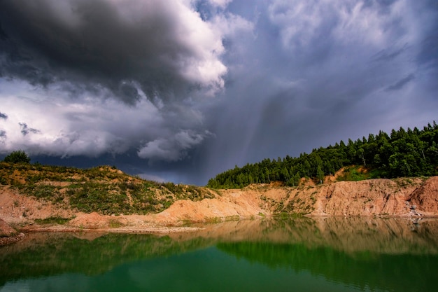 Burza Nad Pięknym Jeziorem