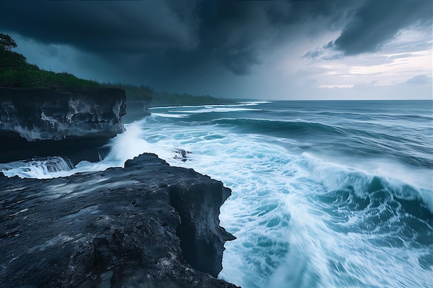 Burzliwy krajobraz morski na Bali zainspirowany Morzem Śródziemnym