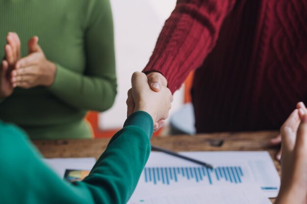 Businesswoman handshake i ludzi biznesu Udany biznesowy uścisk dłoni pojęcie