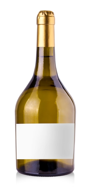 Butelka białego wina z etykietą na na białym tle odbijających światło.