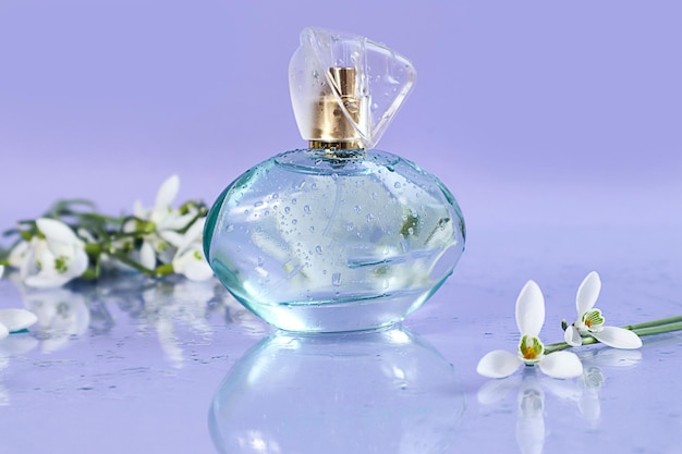 Butelka eau de toilette z zapachem śnieżek i świeżości