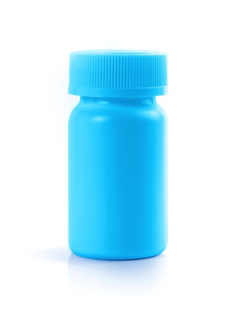 Butelka leku lub witaminy do makiety projektu produktu opieki zdrowotnej na białym tle ze ścieżką przycinającą