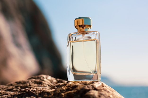 Butelka perfum na seascape