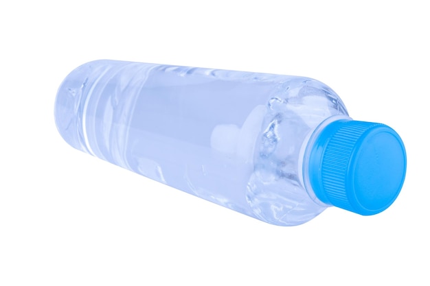 butelka wody na białym tle