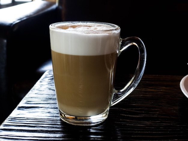 Cafe Latter świeży napój kawowy w szkle