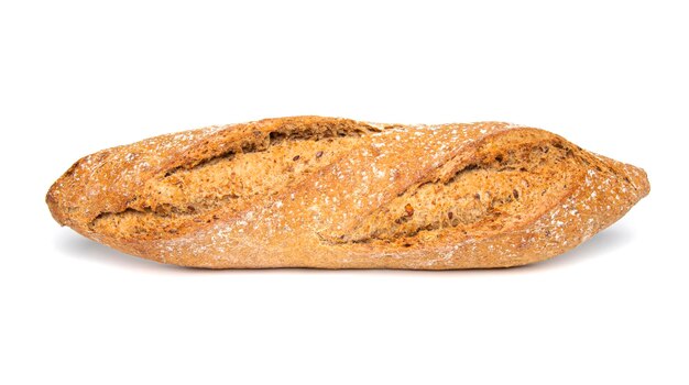 Zdjęcie całość zbożowego chleba na białym tle
