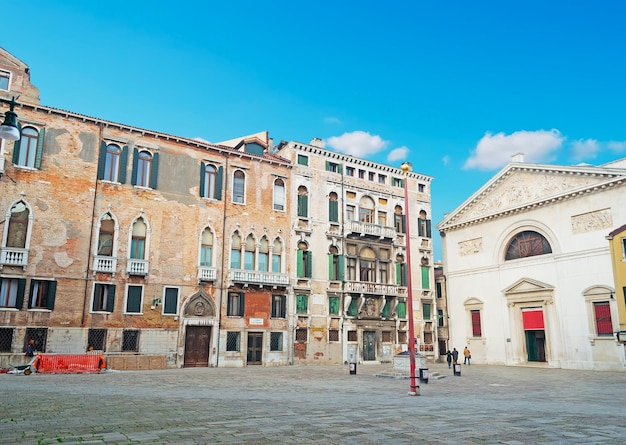 Campo San Maurizio w pogodny dzień