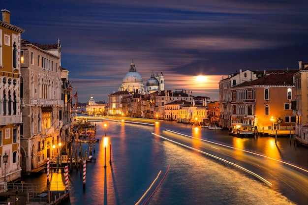 Canal Grande I Bazylika Santa Maria Della Salute O Zachodzie Słońca Wenecja Włochy