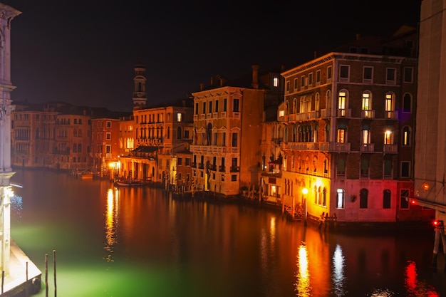 Canal Grande w Wenecji w pogodną noc Włochy