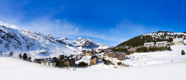 Candanchu Linia Horyzontu W Huesca Na Pyrenees Hiszpania