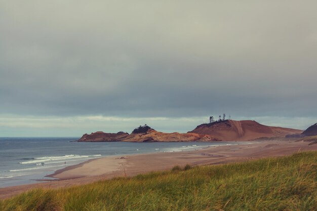 Zdjęcie cannon beach, wybrzeże oregonu, usa