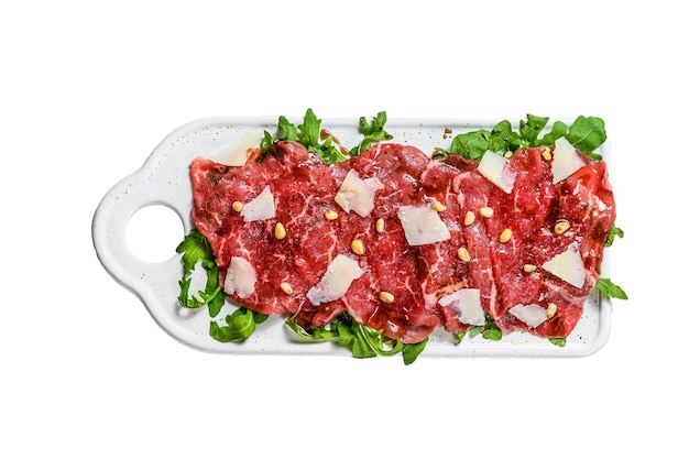 Carpaccio z wołowiny Black Angus z parmezanem Pojedynczo na białym tle