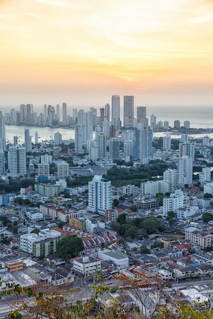 Cartagena skyline Kolumbia miasto morze portret format drapacze chmur zachód słońca zmierzch