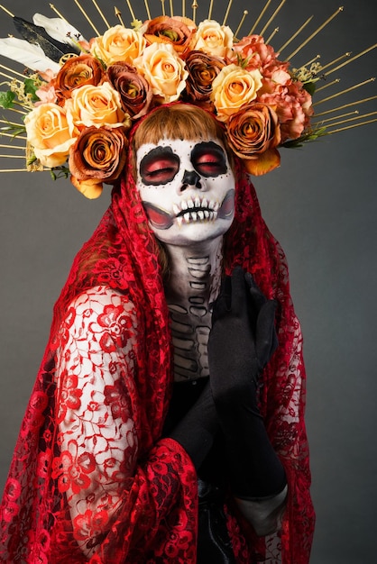 Catrina Drag Queen Portret studyjny Kolorowy portret Catriny Makijaż na Halloween lub dzień zmarłych