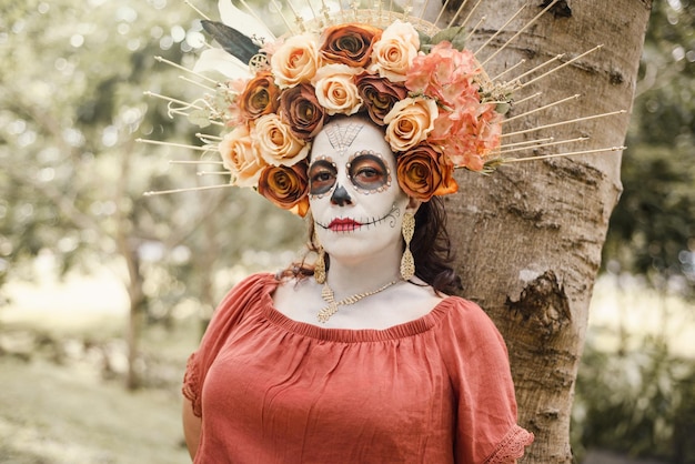 Catrina Portret Na Zewnątrz. Typowy Charakter Obchodów Dnia Zmarłych W Meksyku.