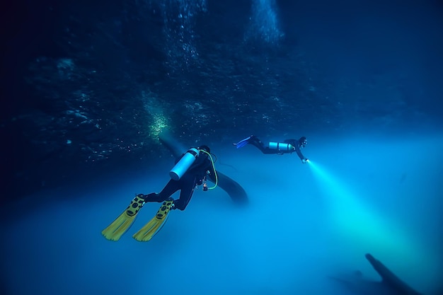 cenote angelita, meksyk, nurkowanie jaskiniowe, ekstremalna przygoda pod wodą, krajobraz pod wodną mgłą