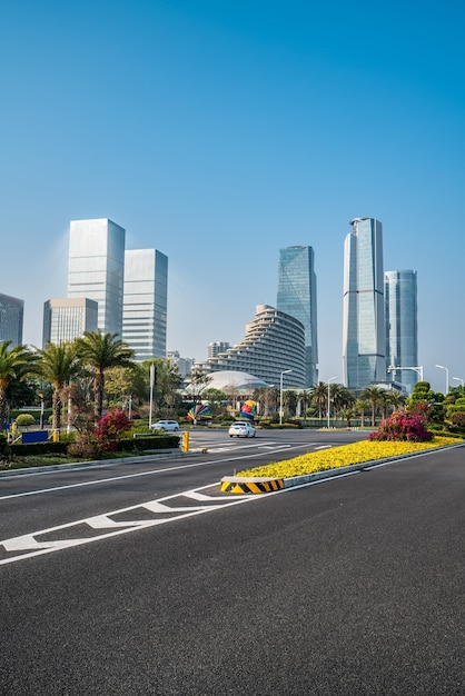 Centralna dzielnica biznesowa, drogi i drapacze chmur, Xiamen, Chiny.