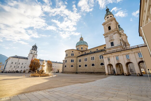 Centralny Plac Na Starym Mieście W Salzburgu W Austrii