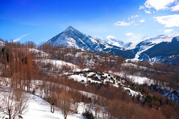 Cerler w Pirenejach Hiszpanii Huesca