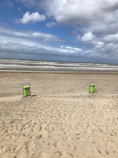 Zdjęcie chata ratownicza na plaży na tle nieba