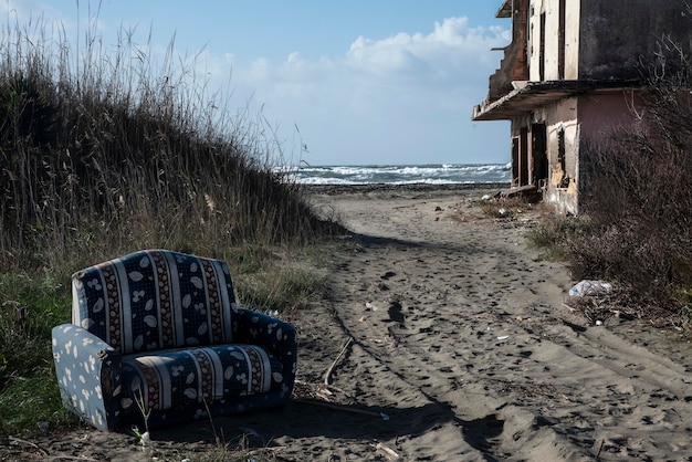 Zdjęcie chata ratownicza na plaży na tle nieba