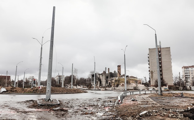 CHERNIHIV REG UKRAINE 18 kwietnia 2022 Wojna Rosji z Ukrainą Całkowicie zniszczone domy i chaos w obwodzie czernihowskim w wyniku ataku rosyjskich najeźdźców