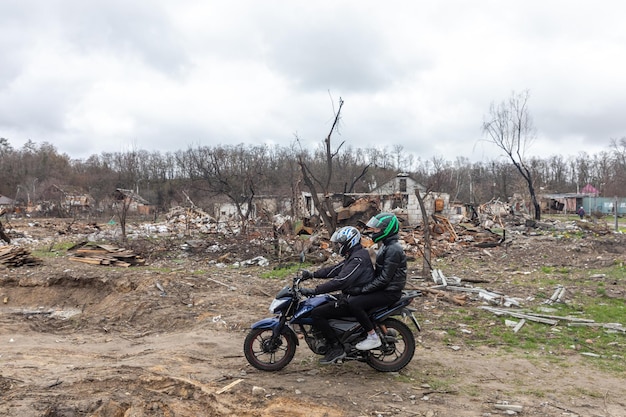 CHERNIHIV REG UKRAINE 18 kwietnia 2022 Wojna Rosji z Ukrainą Całkowicie zniszczone domy i chaos w obwodzie czernihowskim w wyniku ataku rosyjskich najeźdźców